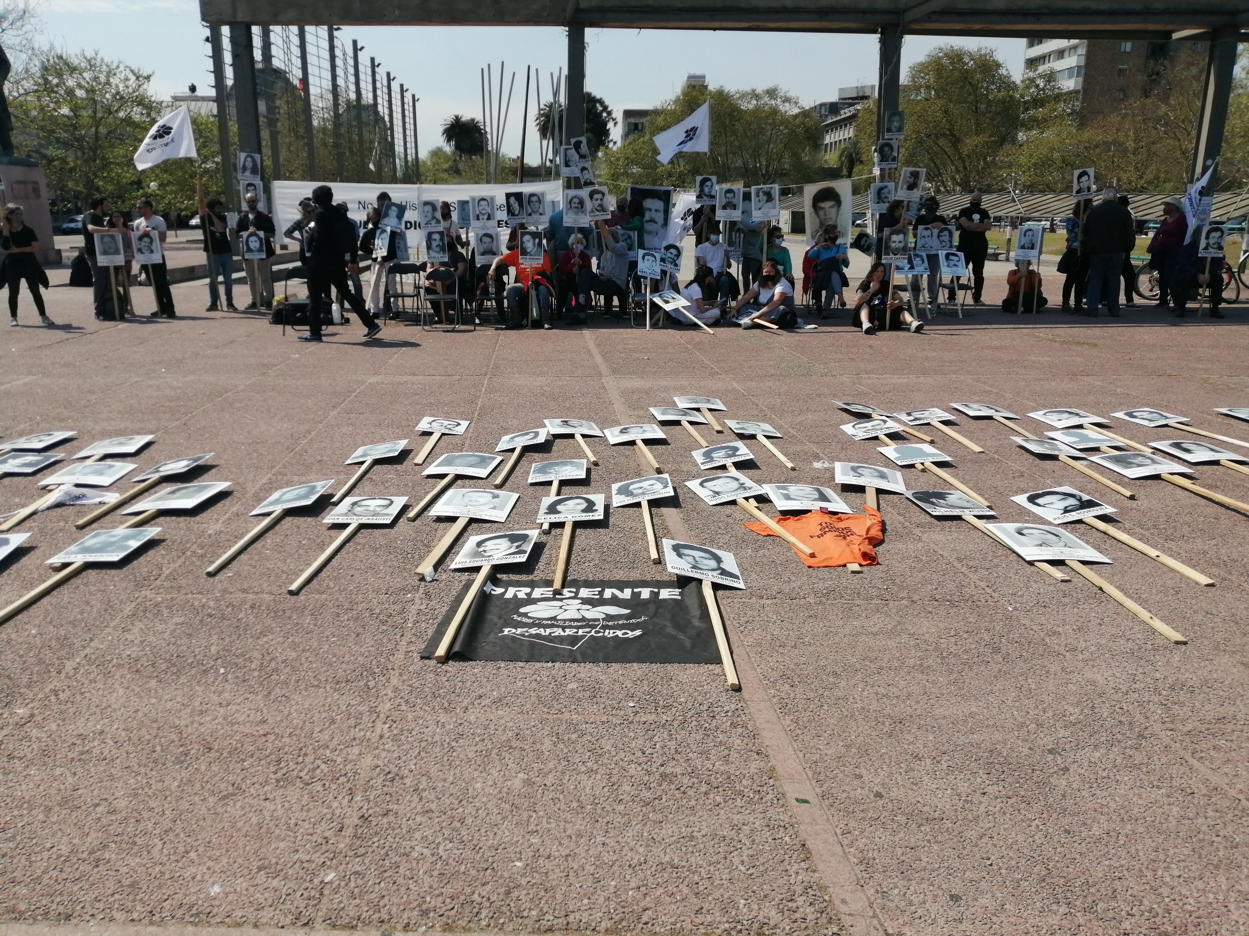 Madres y Familiares frente al Palacio Legislativo