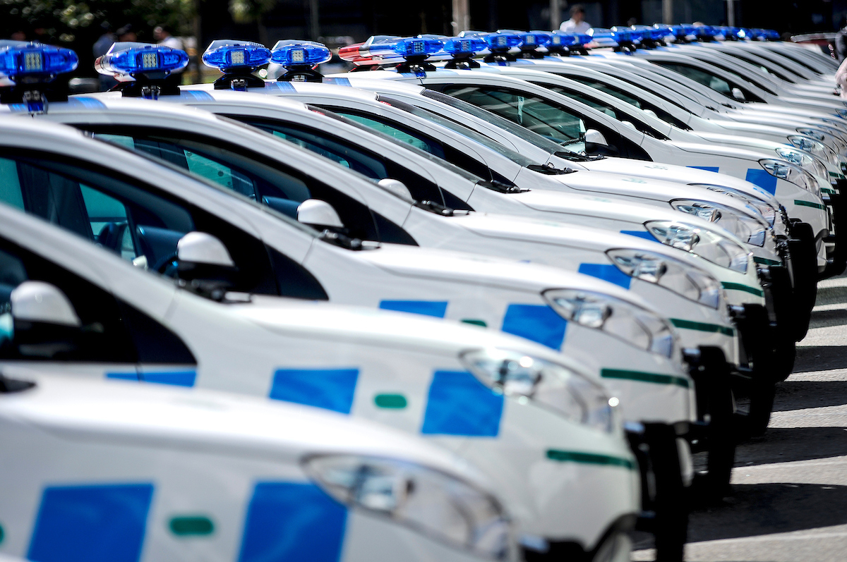 Serie de patrulleros de policia que se repiten al "infinito"