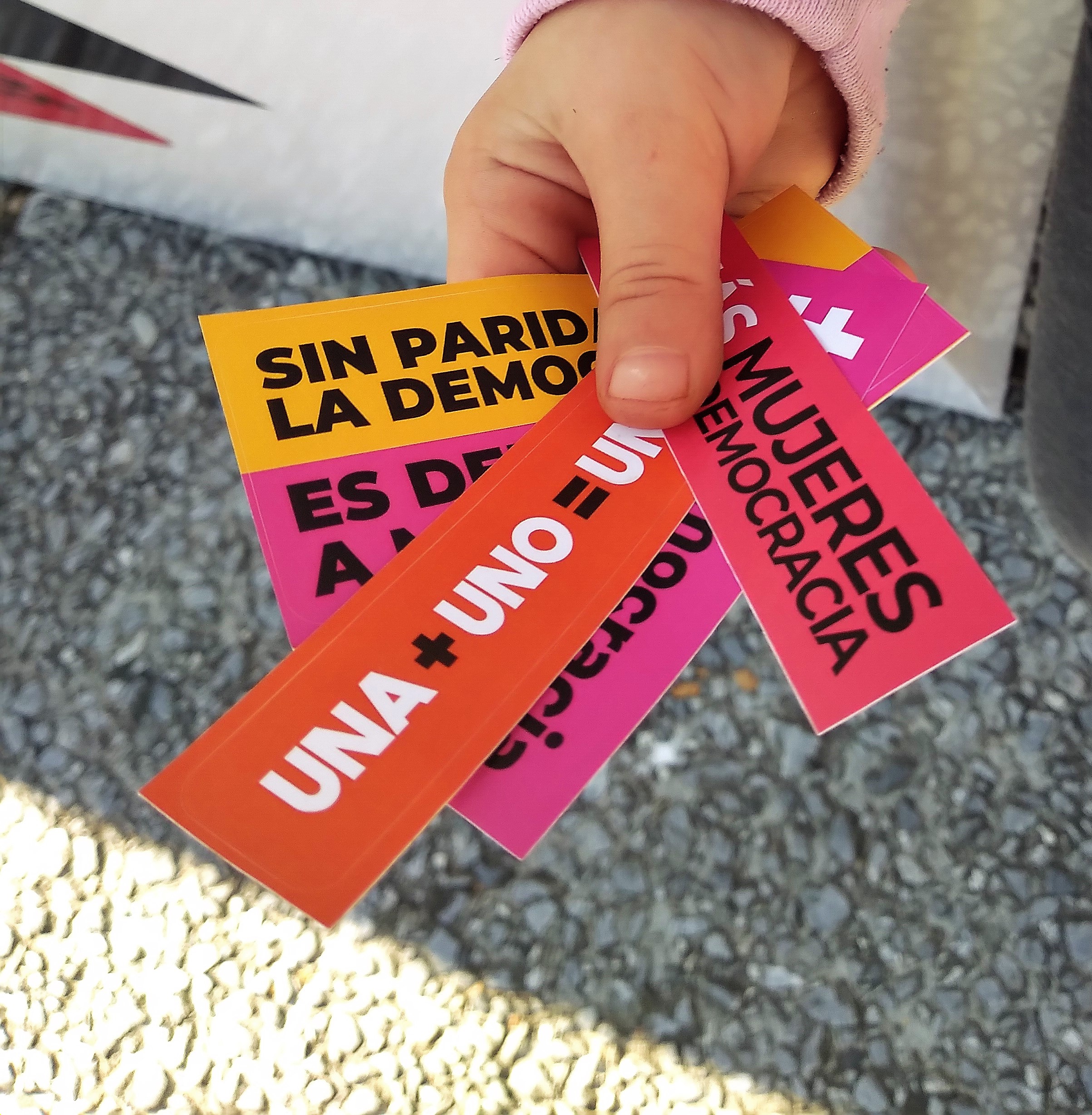  stickers de la campaña #DemocraciaParitaria