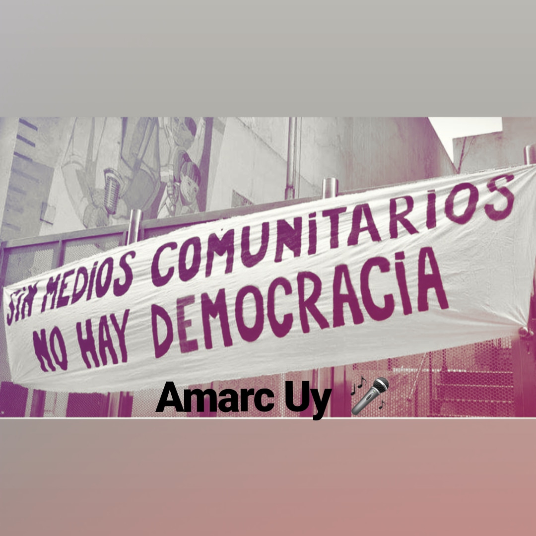 Un pasacalle que dice: Sin medios comunitarios no hay democracia
