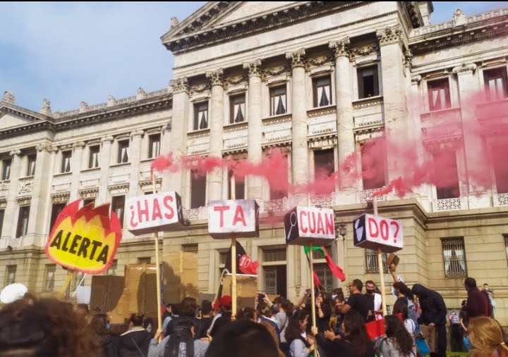 Encuentro  frente al Palacio Legislativo