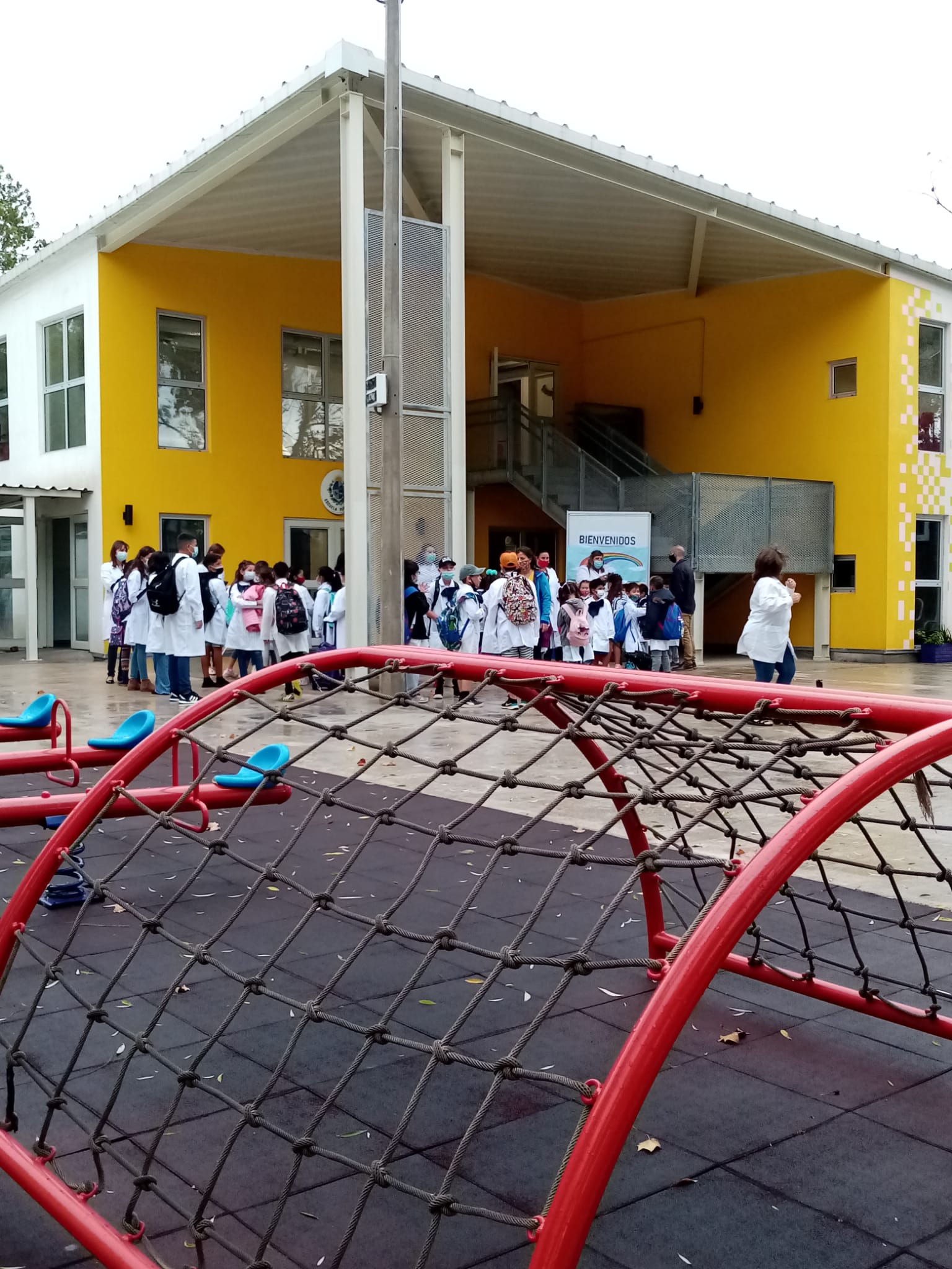 escolares a la hora del recreo