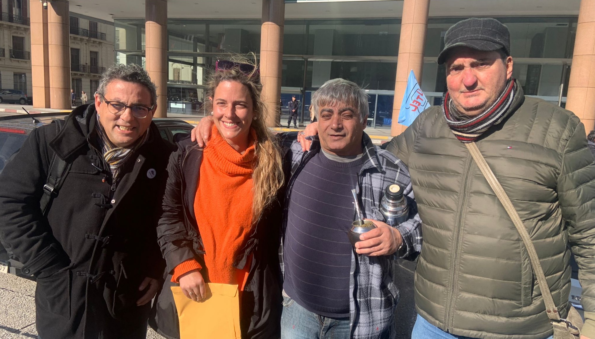 Trabajadores agremiados en SUTEL concentrados frente a Torre Ejecutiva