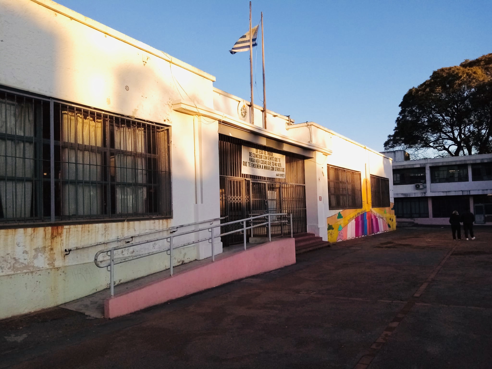 Fachada escuela N°114 José Pedro Bellán