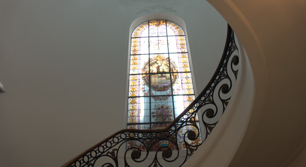 Escalinata y vitraux del Palacio Gallinal - Sede de la INDDHH