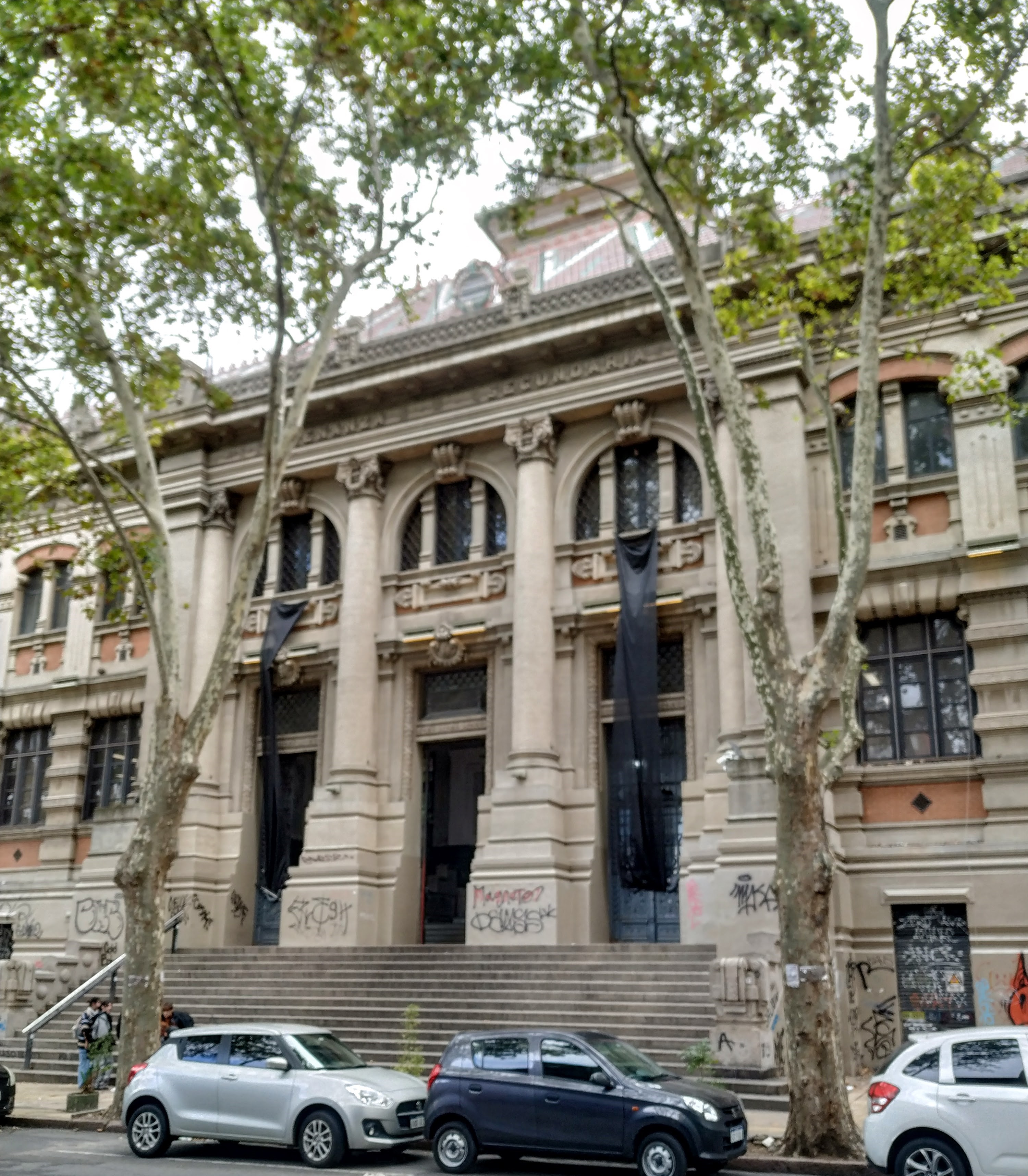 Fachada del liceo n°35, Instituto Alfredo Vásquez Acevedo (IAVA)