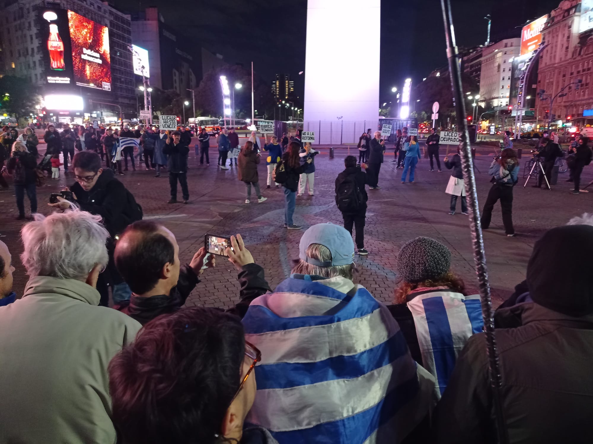 Compatriotas en la Avda. 9 de Julio y Corrientes