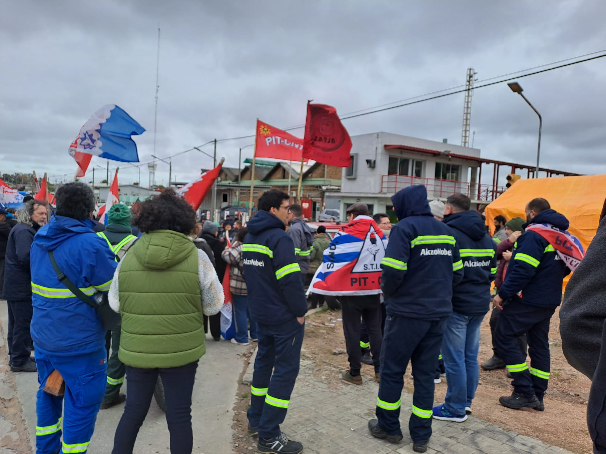 Concentración en puerta de la empresa Acodike
