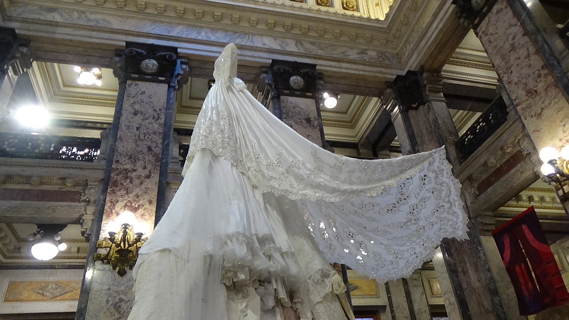 ¨Hilo partido¨ Instalación de Alejandra Gonzalez Soca