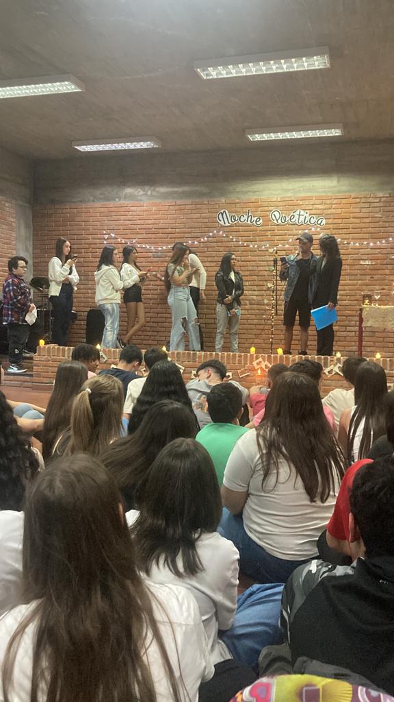 Alumnos de 9º grado en jornada poética