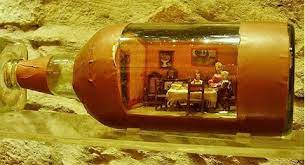 Una botella decorada por Alberto Mastra