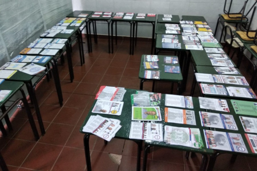 foto con papeletas de elecciones 