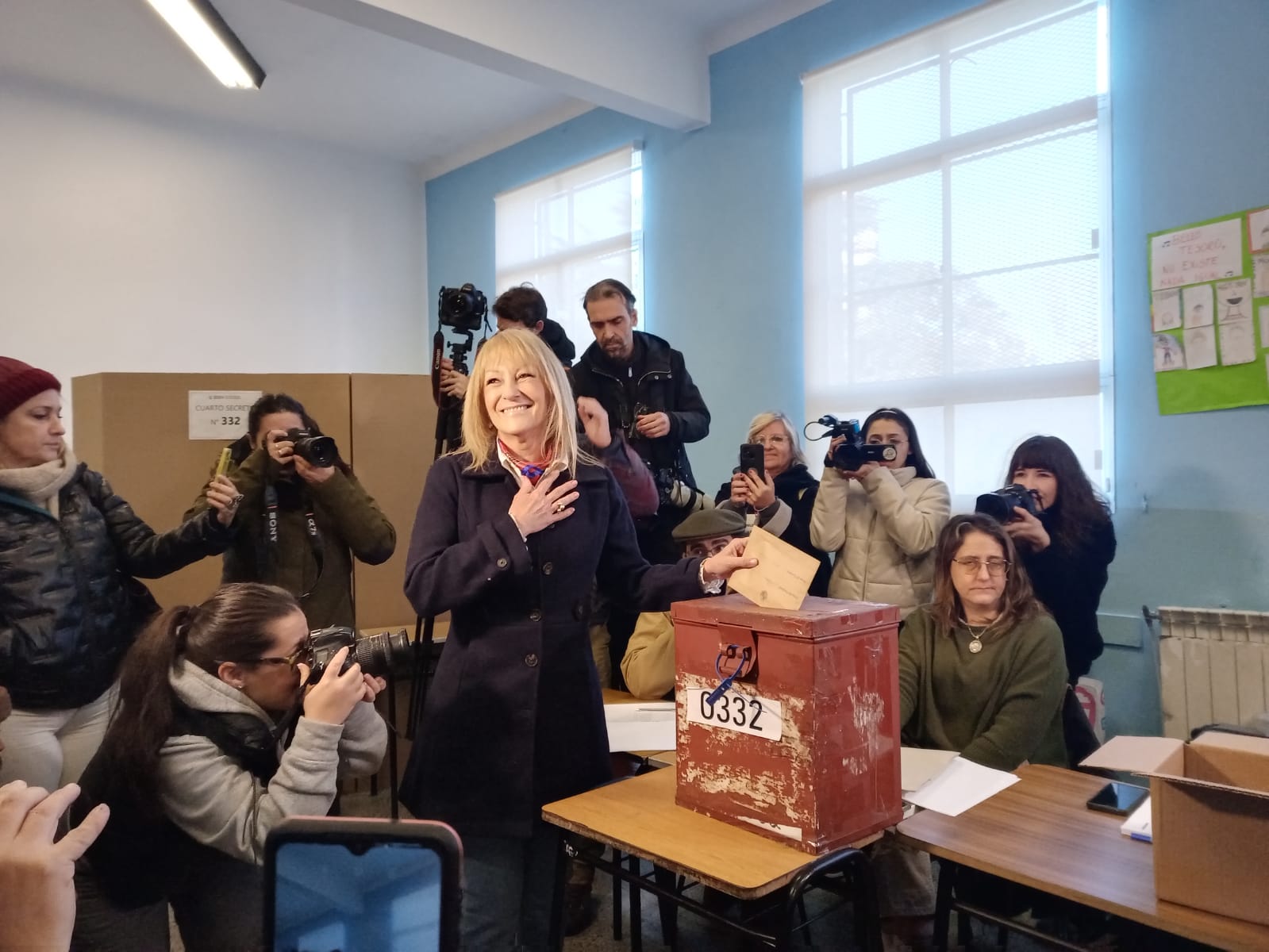 Ing. Carolina Cosse votando en las internas