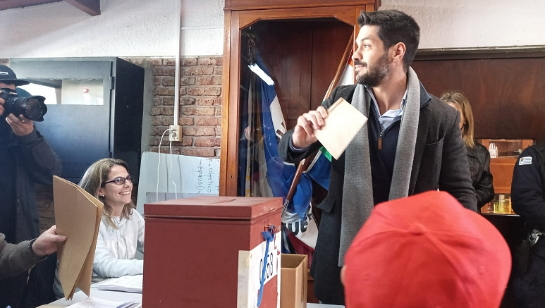 Andrés Ojeda votando en las internas