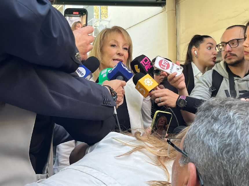 Cosse declara a los medios