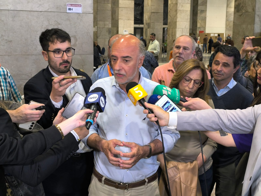 Mieres habla con los medios