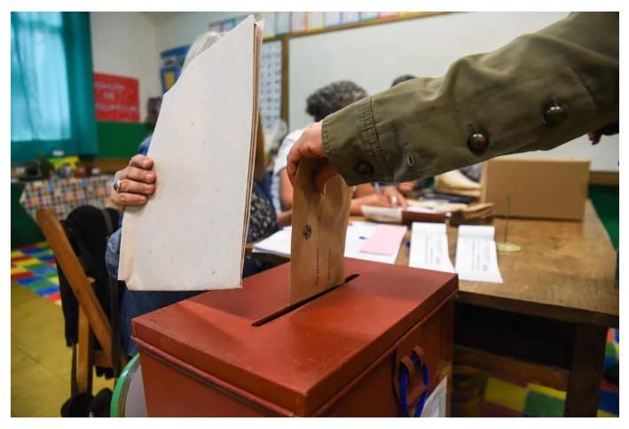 votante en circuito electoral