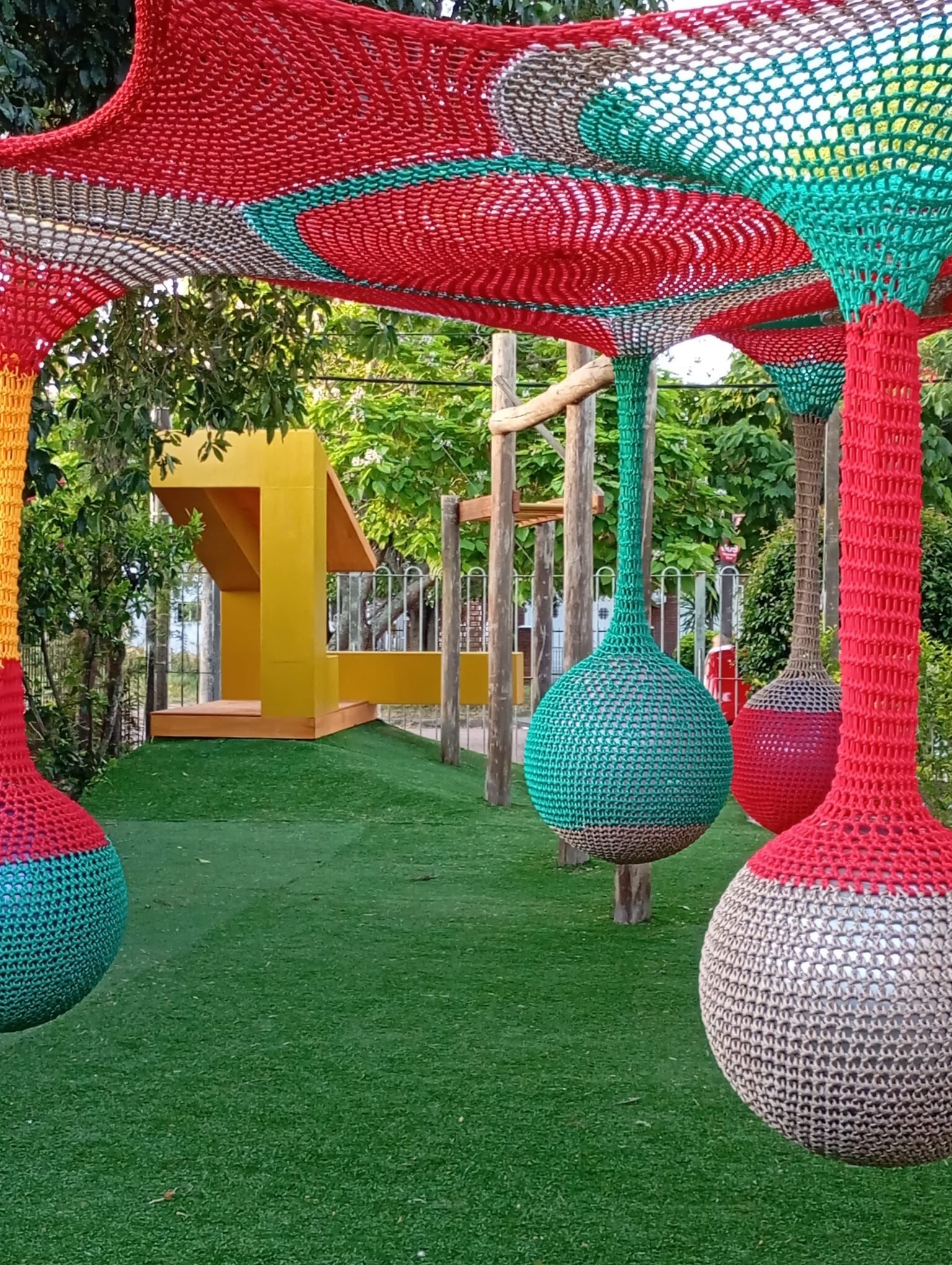 Los juegos están siendo reparados por los padres de alumnos