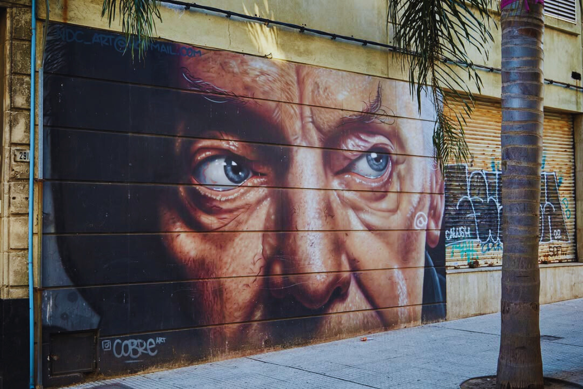 Un mecanismo digital para todos aquellos que estén interesados en conocer la historia y la riqueza cultural de Uruguay de una forma interactiva. 