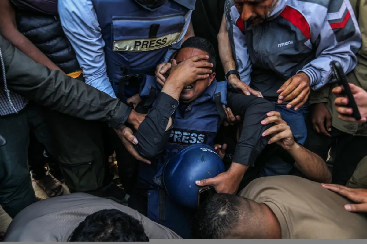  Los testimonios que recoge la agencia dan cuenta de una realidad desgarradora. Bashar, de 30 años, vive entre las ruinas de su casa en Ciudad de Gaza, sin comida ni asistencia médica. Su hermano murió recientemente de hambre. Ahlam, otra colaboradora, advierte desde el sur que no puede acceder ni siquiera a agua potable.