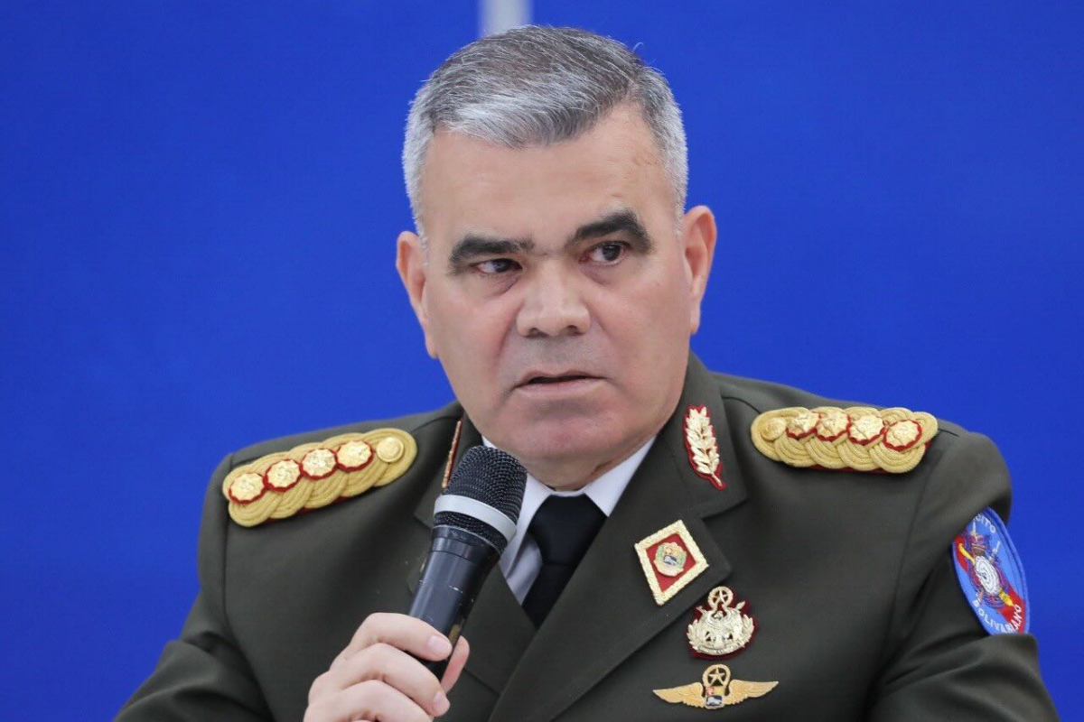 El Gobierno venezolano denunció una “agresión militar criminal” tras bombardeos atribuidos a EE.UU. en distintos puntos del país. La Fuerza Armada Nacional Bolivariana (FANB) activó un despliegue integral para la defensa del territorio y la población.