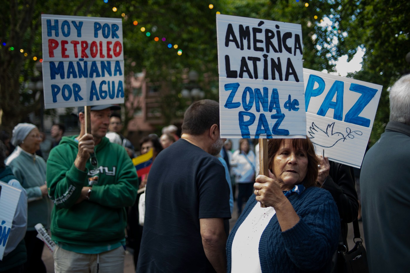Concentración en Plaza Cagancha de Montevideo en respaldo a Venezuela.