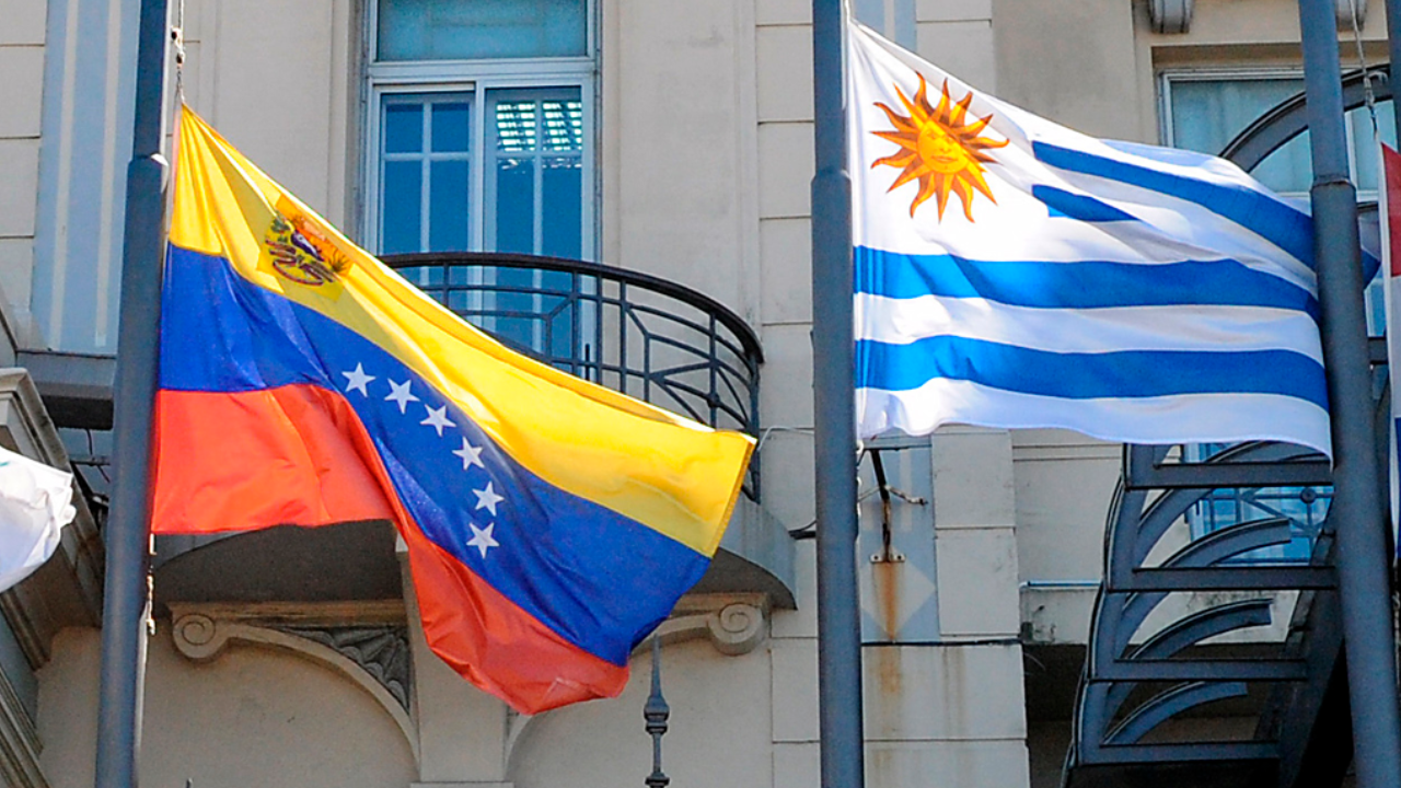 La Cancillería reafirmó el carácter de América Latina y el Caribe como zona de paz, confirmó el seguimiento de la situación de compatriotas en Caracas y pidió la intervención de la ONU y la OEA.