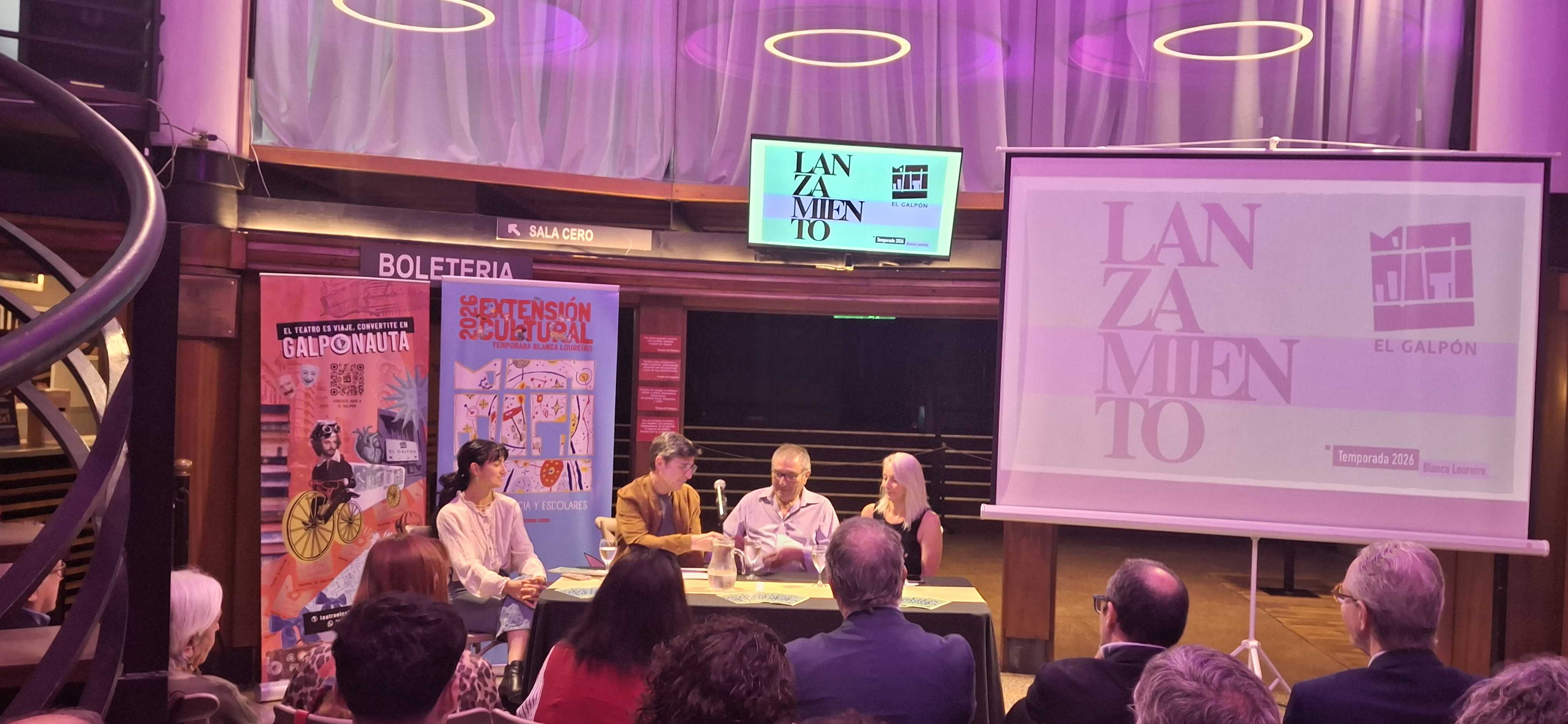 Conferencia de prensa en el hall del Teatro El Galpón presentando la programación 2026