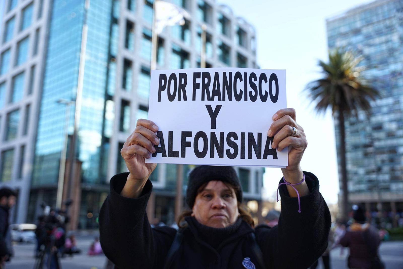El caso de Alfonsina y Francisco, asesinados por su padre Andrés Morosini en septiembre de este año, volvió a sacudir a la sociedad uruguaya y puso en el centro del debate a la violencia vicaria, una de las expresiones más extremas de la violencia basada en género. 
