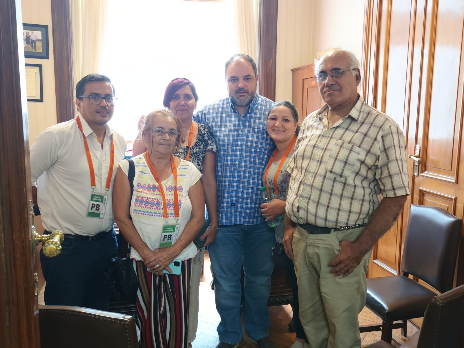 Vecinos de Paysandú recibidos por el senador Carrera