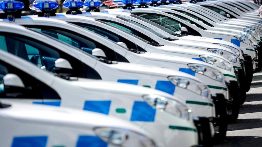 Serie de patrulleros de policia que se repiten al "infinito"