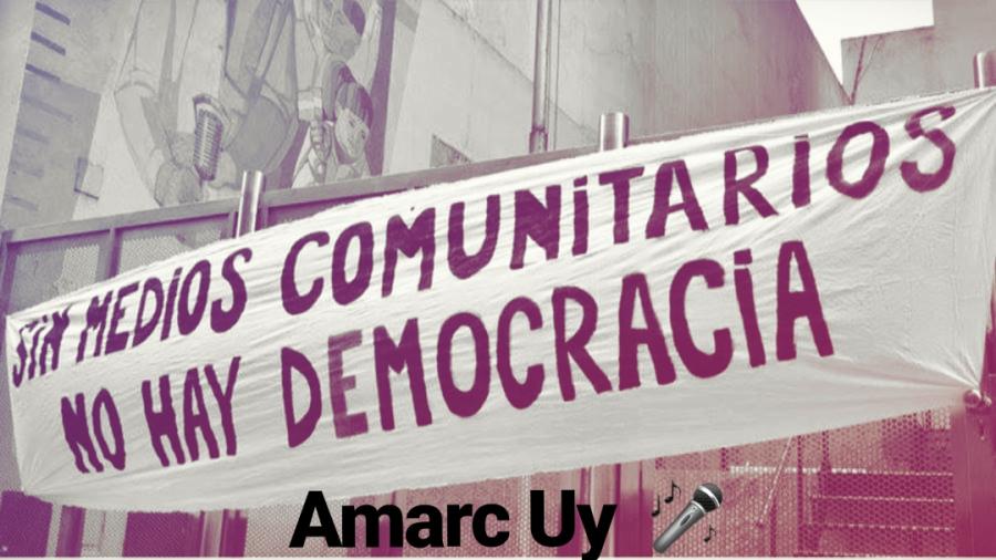 Un pasacalle que dice: Sin medios comunitarios no hay democracia