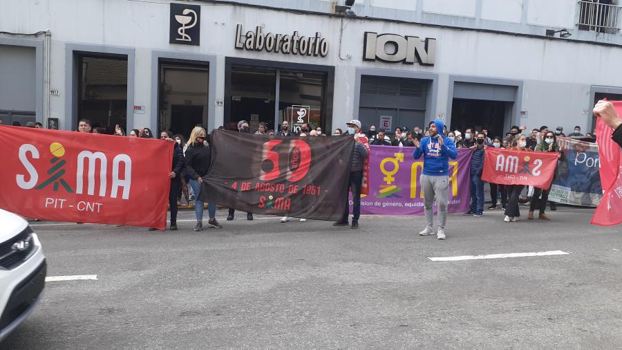 Movilización frente al laboratorio ION