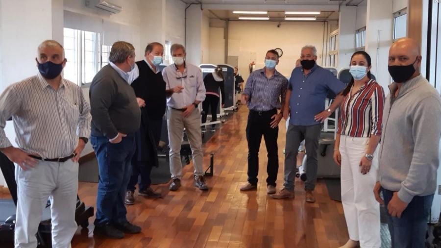 Sebastián Bauzá visita el gimnasio polideportivo de Tacuarembó