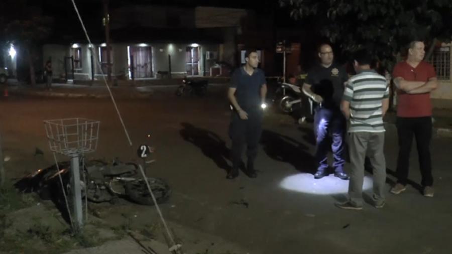 Motocicleta de la víctima, a más de 20 metros del impacto.