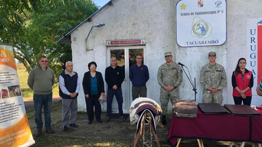 Integrantes de Regimiento V y de Rotary Tacuarembó
