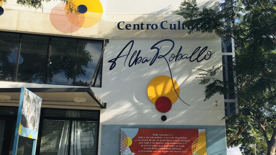 Foto fachada centro cultural Alba Roballo