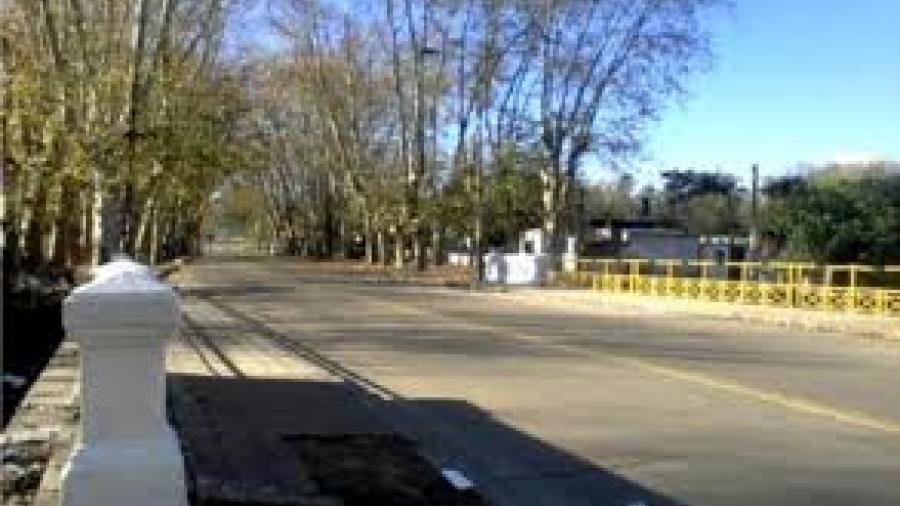 Puente en el barrio Lezica