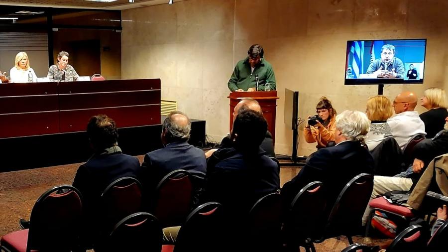 Fotografía del conversatorio realizado en el Parlamento, el 27 de Junio 2022. Foto Rody