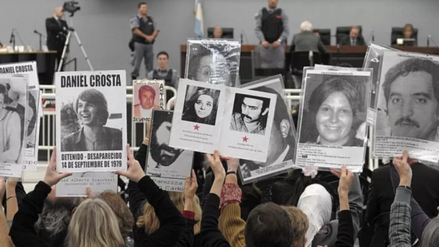 Público en el Tribunal de San Martin. Buenos Aires