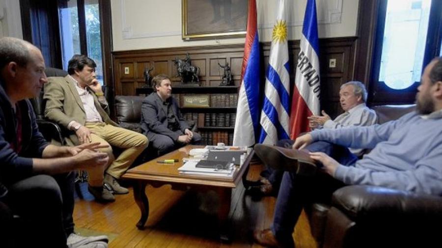 Delegación de APU en reunión con Ministro Heber