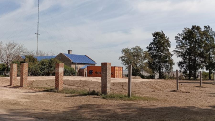 Casa al lado de la azul