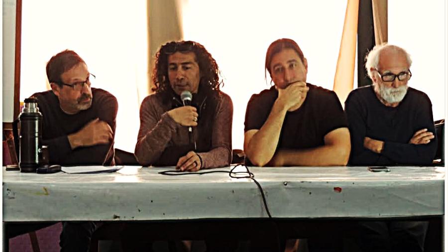 Una de las mesas de trabajo