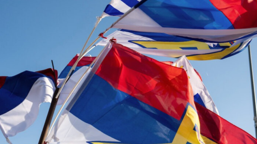 Asimismo, la moción sostiene que la orden ejecutiva vulnera principios del derecho internacional, como la igualdad soberana y la no intervención, y reitera el llamado a poner fin al bloqueo contra Cuba, en línea con resoluciones adoptadas por la Asamblea General de Naciones Unidas en los últimos años.