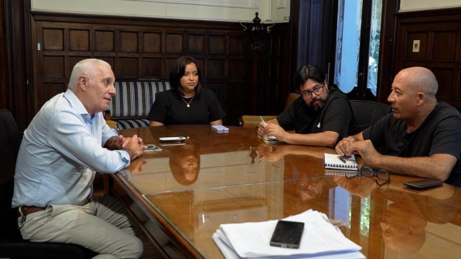 La Asociación de la Prensa Uruguaya (APU) mantuvo una reunión interinstitucional con autoridades del Ministerio del Interior con el objetivo de abordar temas vinculados a la seguridad de periodistas, la libertad de expresión y la actualización de protocolos de actuación en situaciones que involucren contenidos periodísticos.