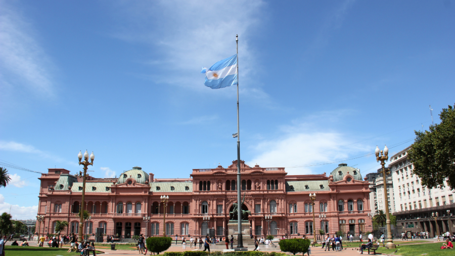 Milei cierra la Casa Rosada a la prensa en medio de escándalos y tensiones con los medios