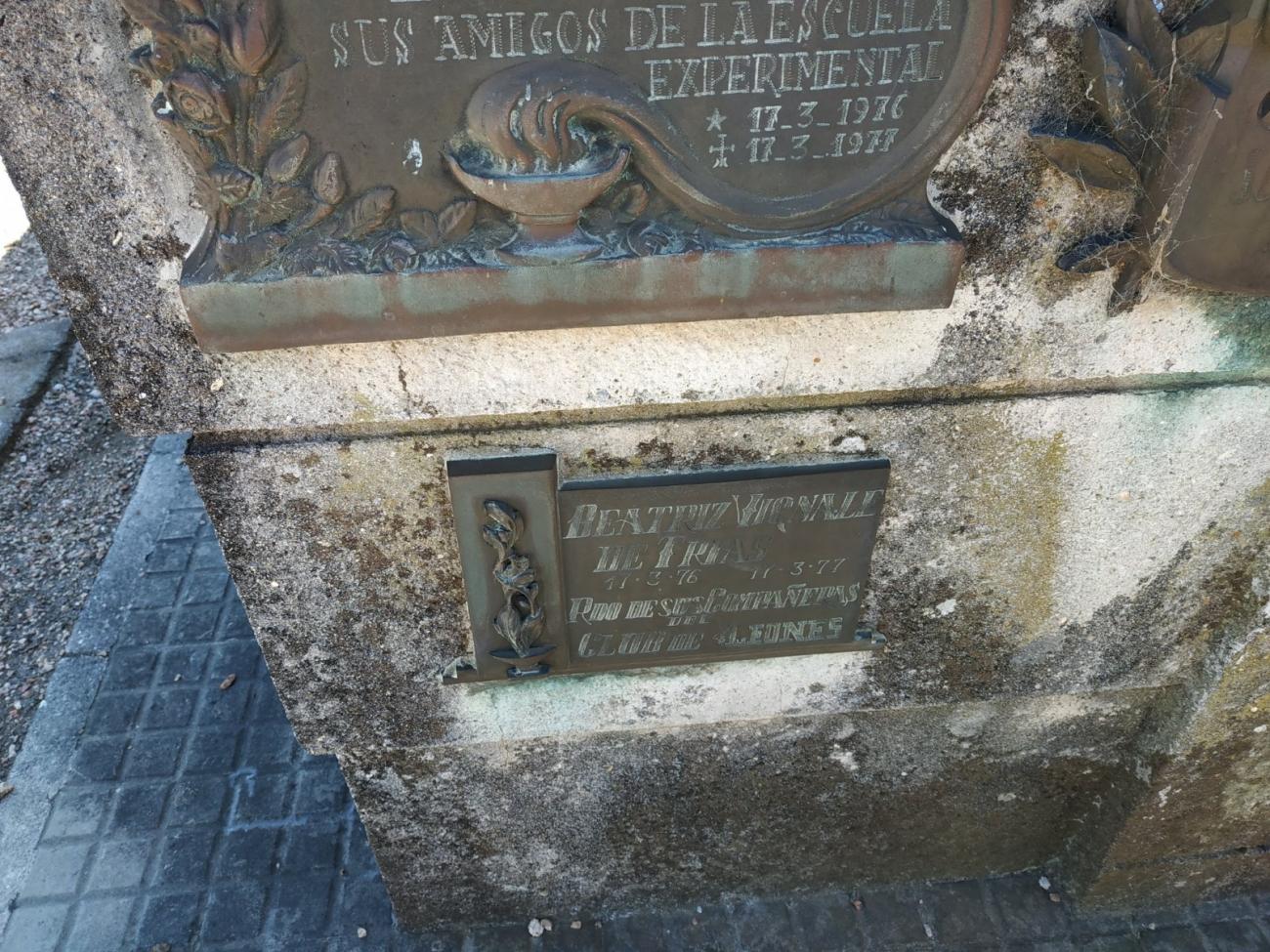 Tumba -  Emilio Trías Du Pré