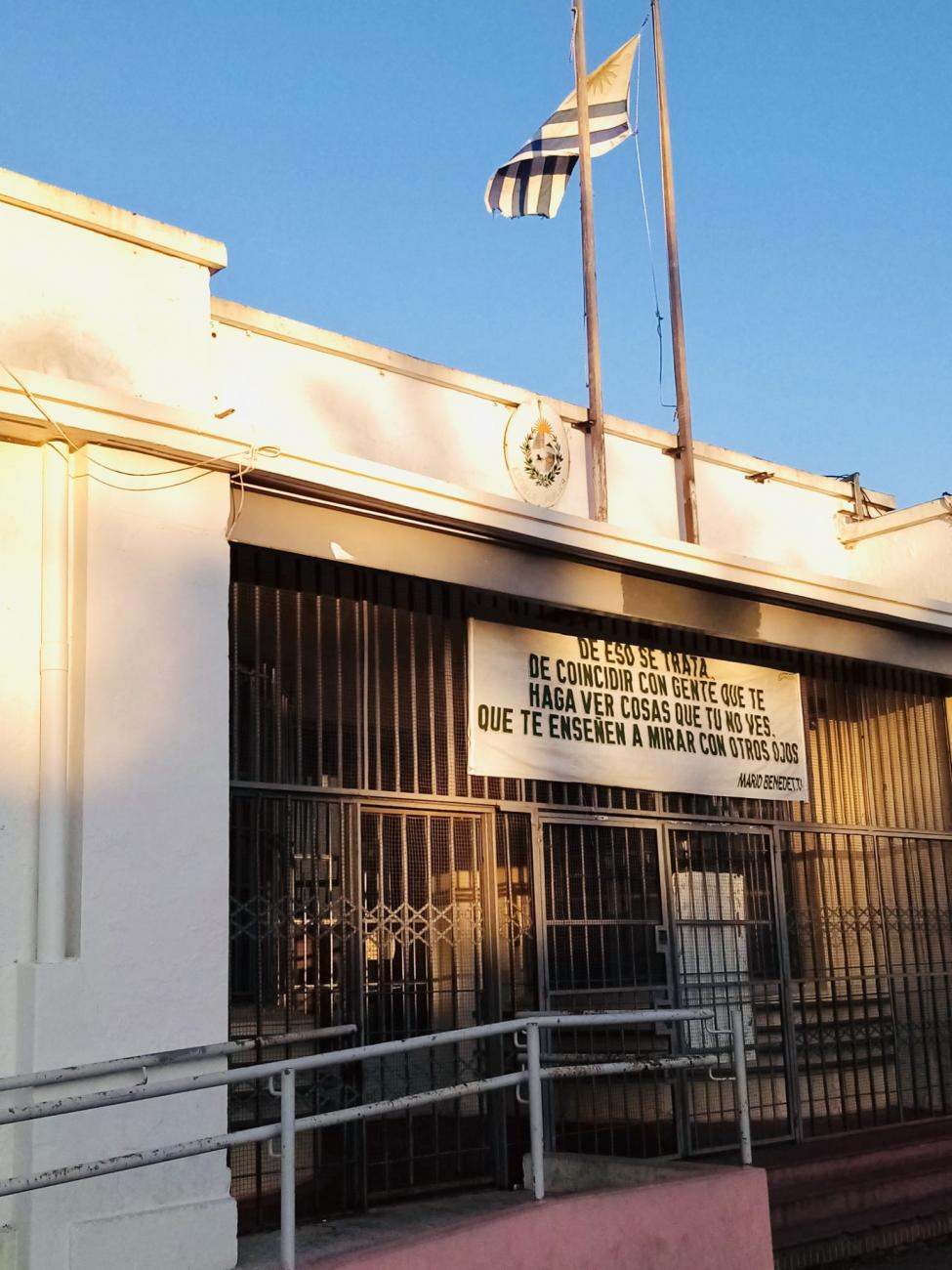 Foto fachada escuela N° 114 José Pedro Bellán