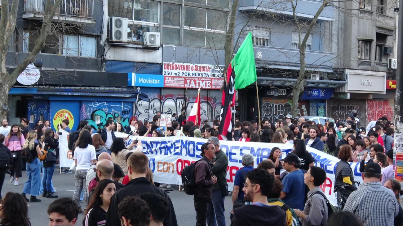 Estudiant@s secundarios al frente de la marcha