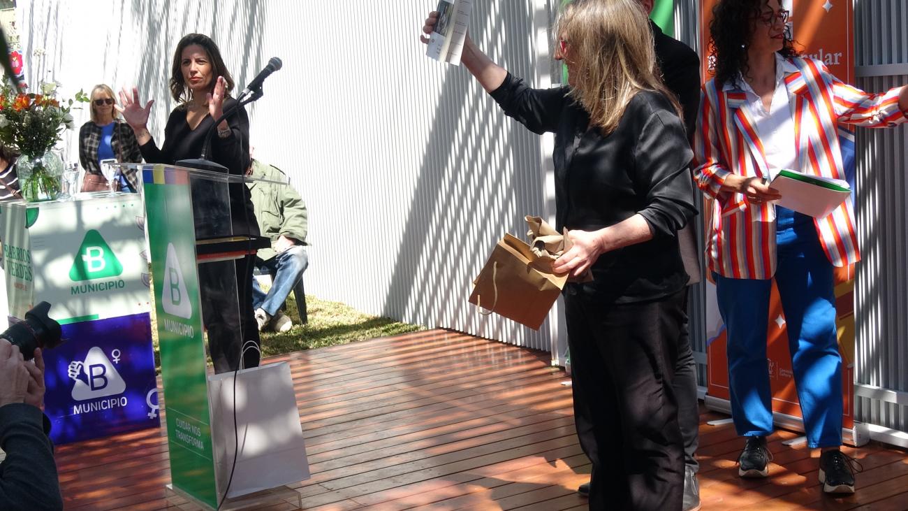 Flamante Biblioteca pública en la Plaza Liber Seregni